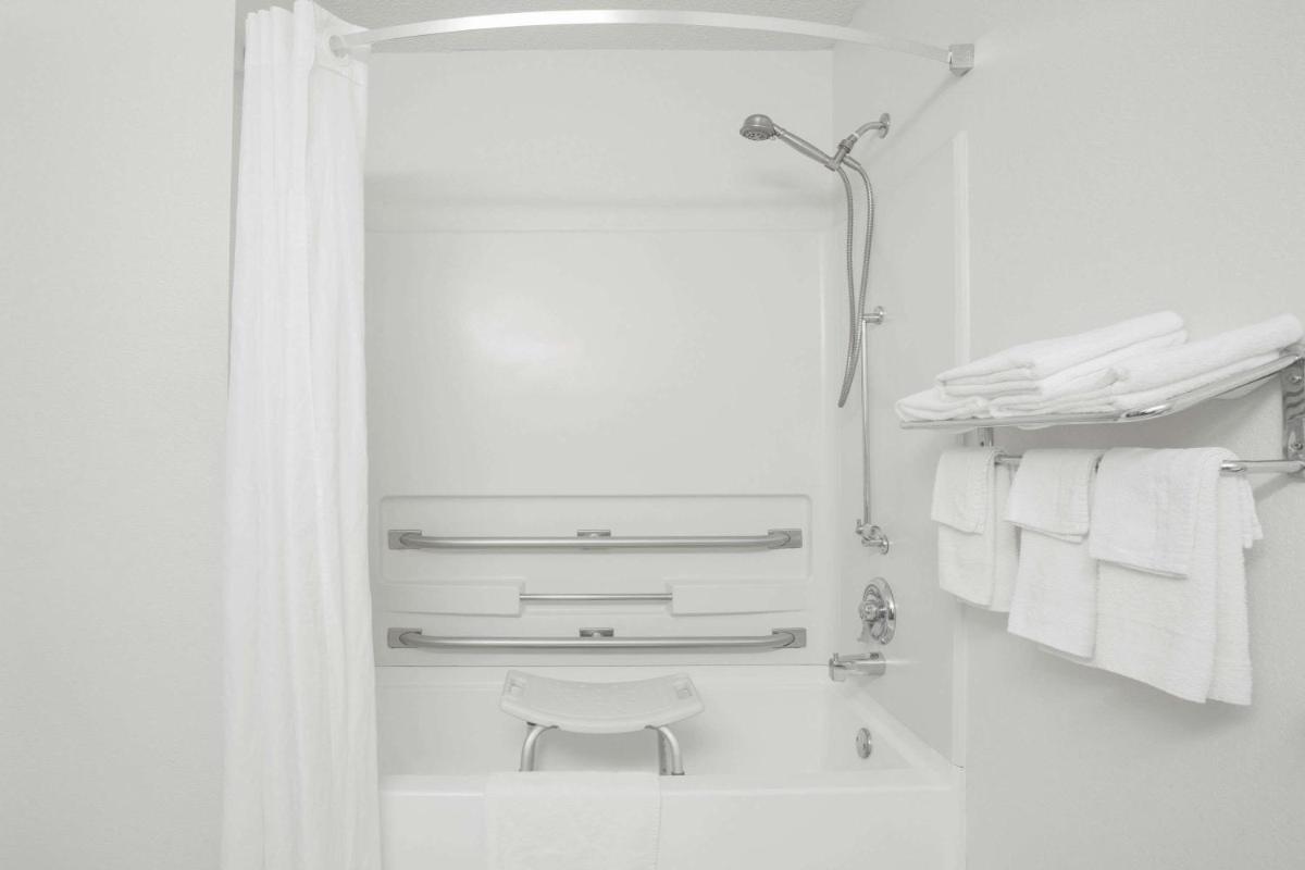Super 8 by Wyndham Appomattox VA - Housity