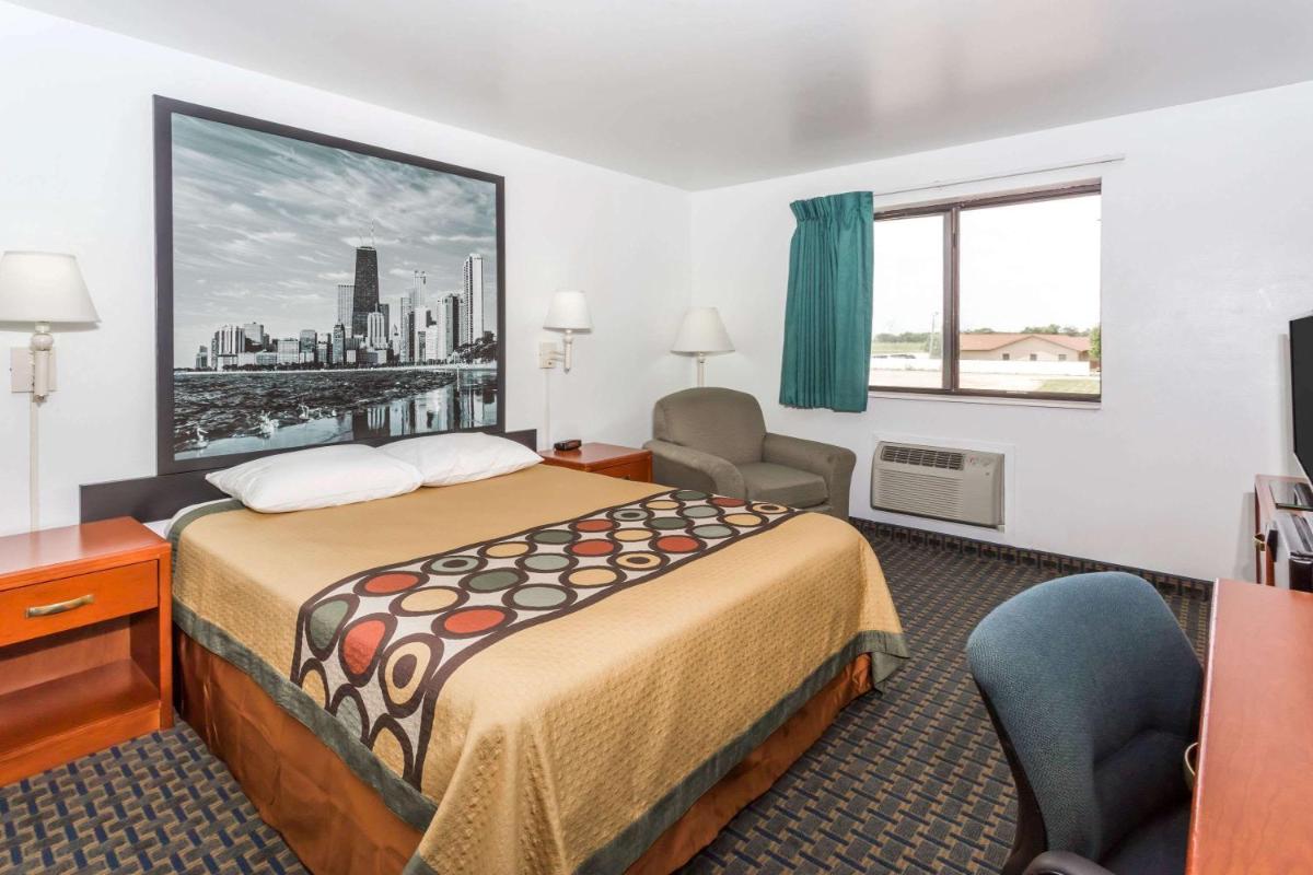 Super 8 by Wyndham Rock Falls Sterling Area - Housity