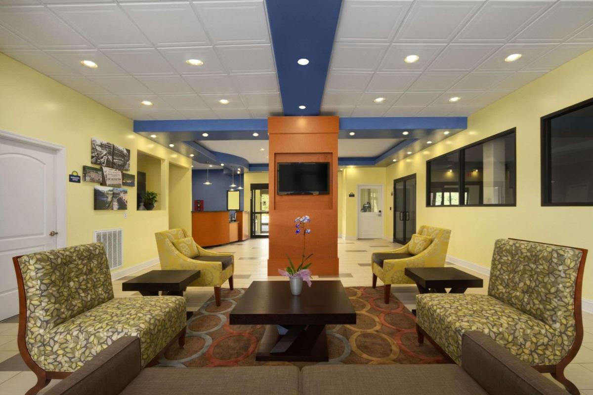 Days Inn by Wyndham Fultondale - Housity