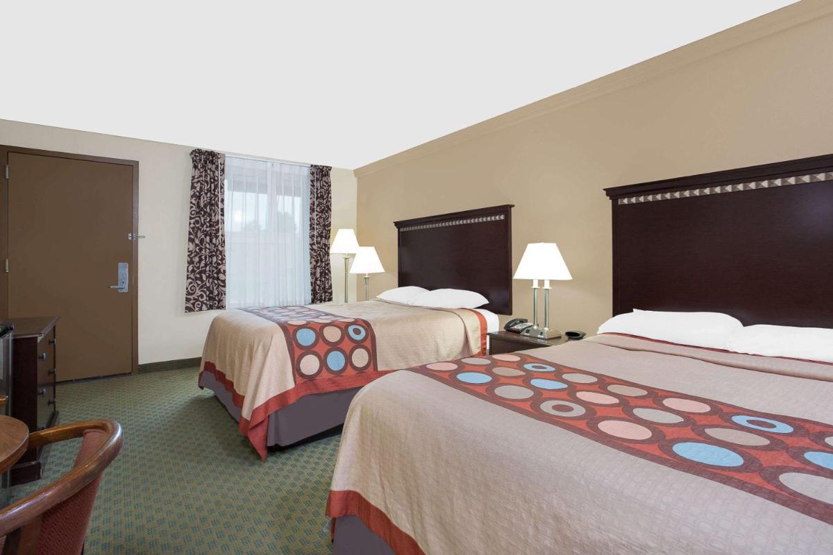 Super 8 by Wyndham Danville - Housity