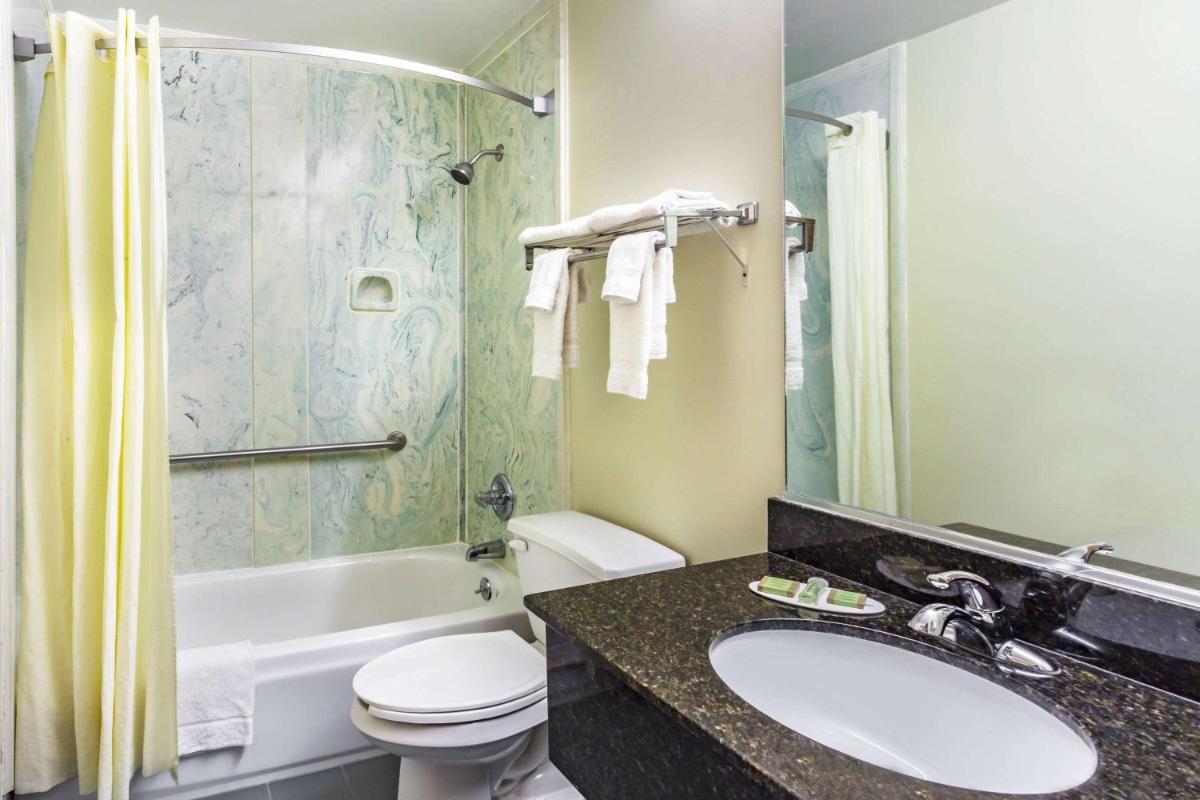 Super 8 by Wyndham Morristown/South - Housity