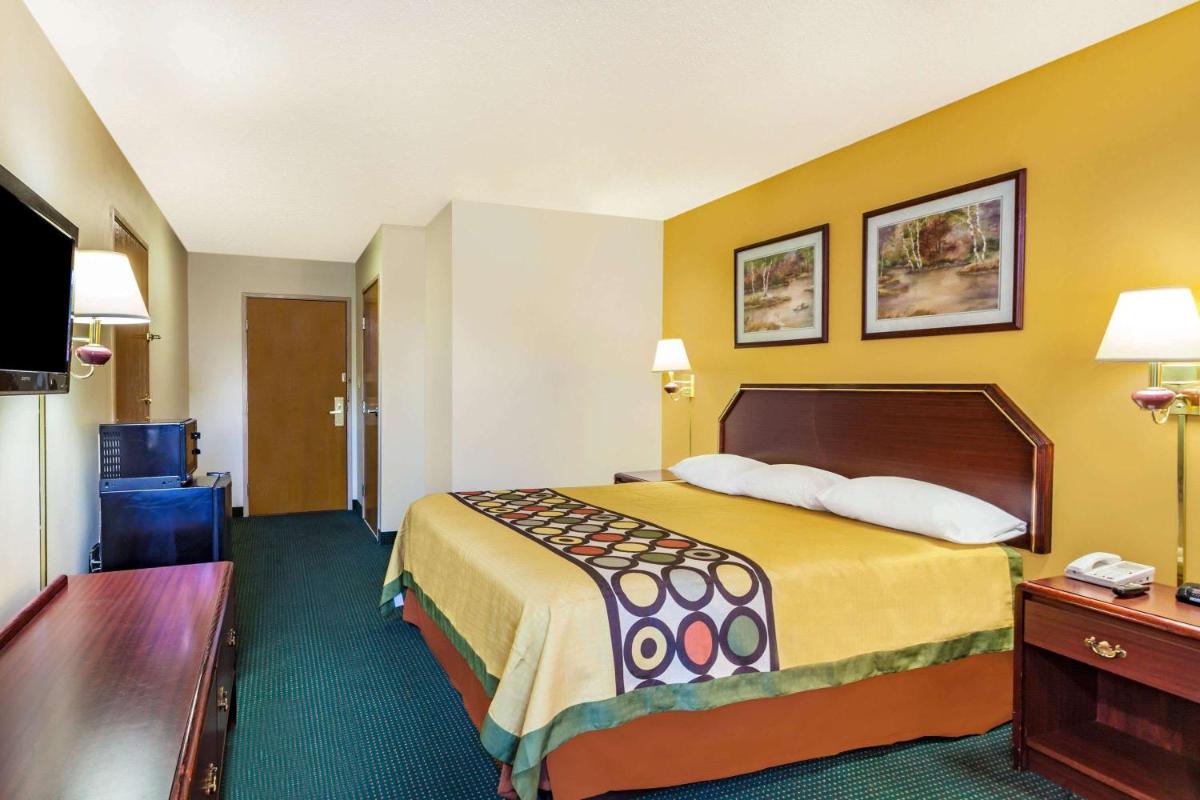 Super 8 by Wyndham Morristown/South - Housity
