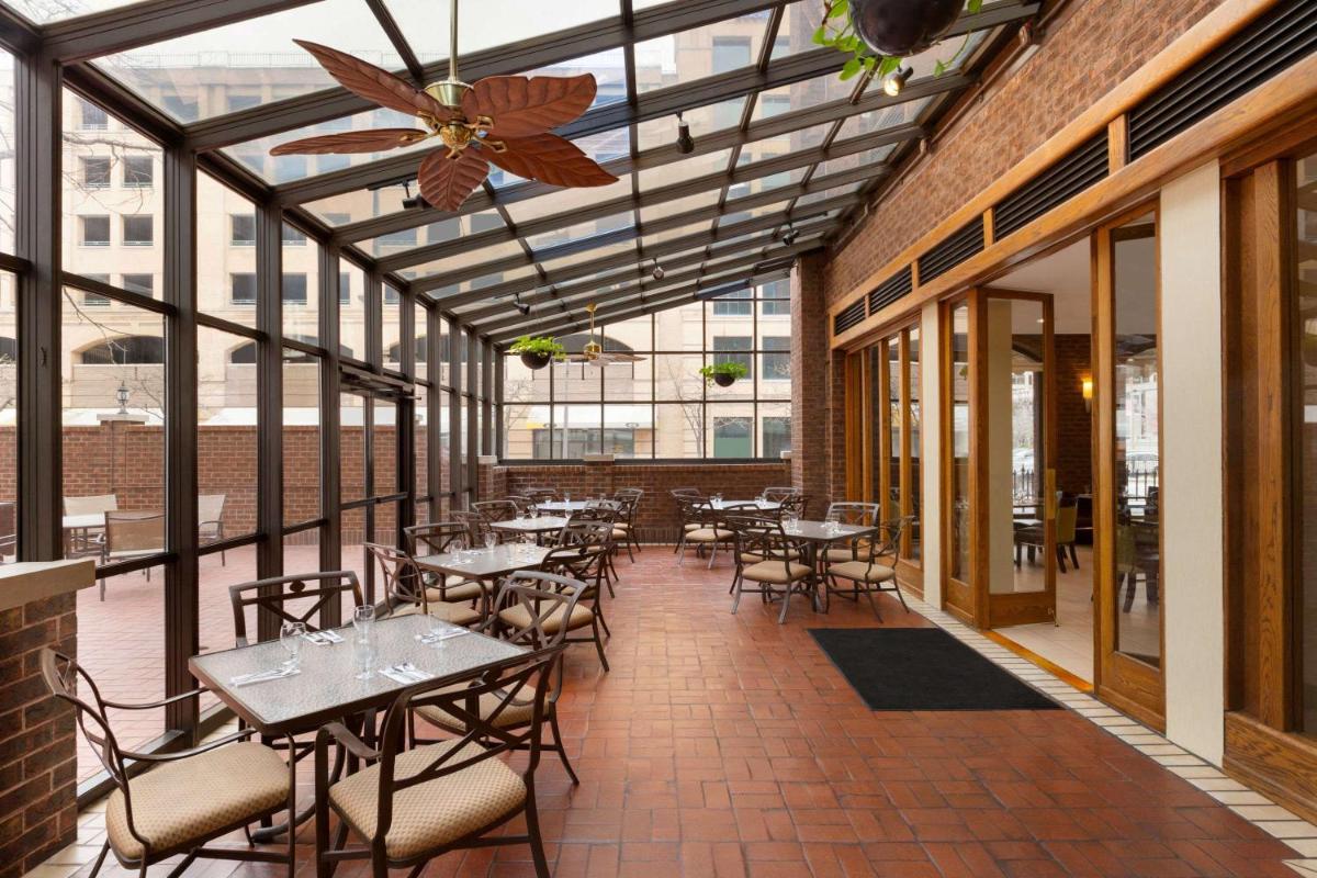 Days Inn by Wyndham Baltimore Inner Harbor - Housity