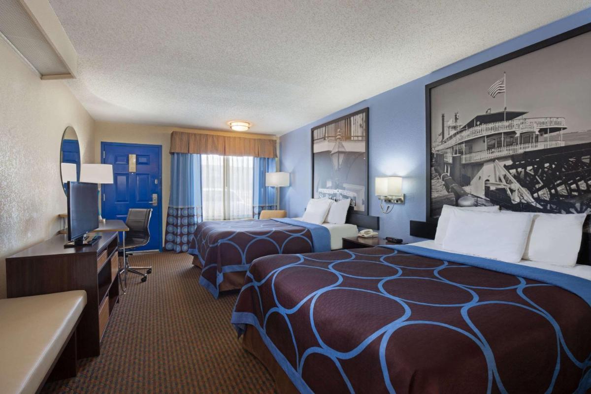 Super 8 by Wyndham Hammond - Housity