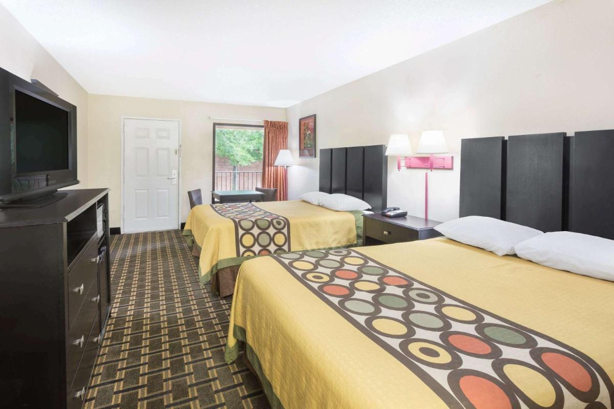 Super 8 by Wyndham Lithonia - Housity