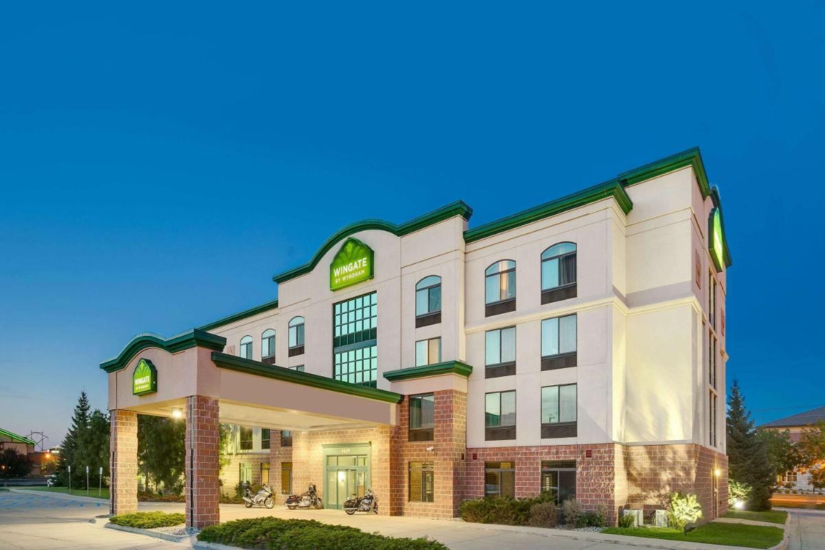 Wingate by Wyndham Fargo - Housity