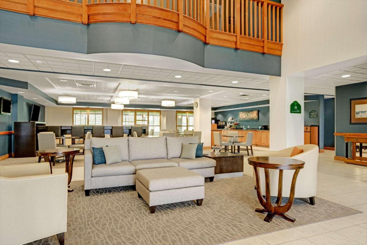 Wingate by Wyndham Fargo - Housity