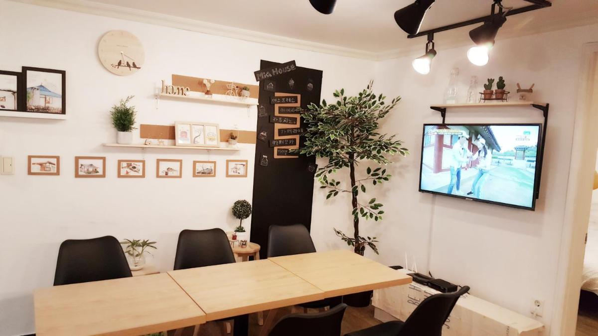 Hongdae Mainstreet Two Room House - Housity