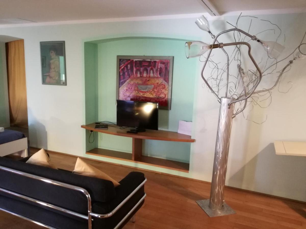 Zaffiro Blu Airport - Housity