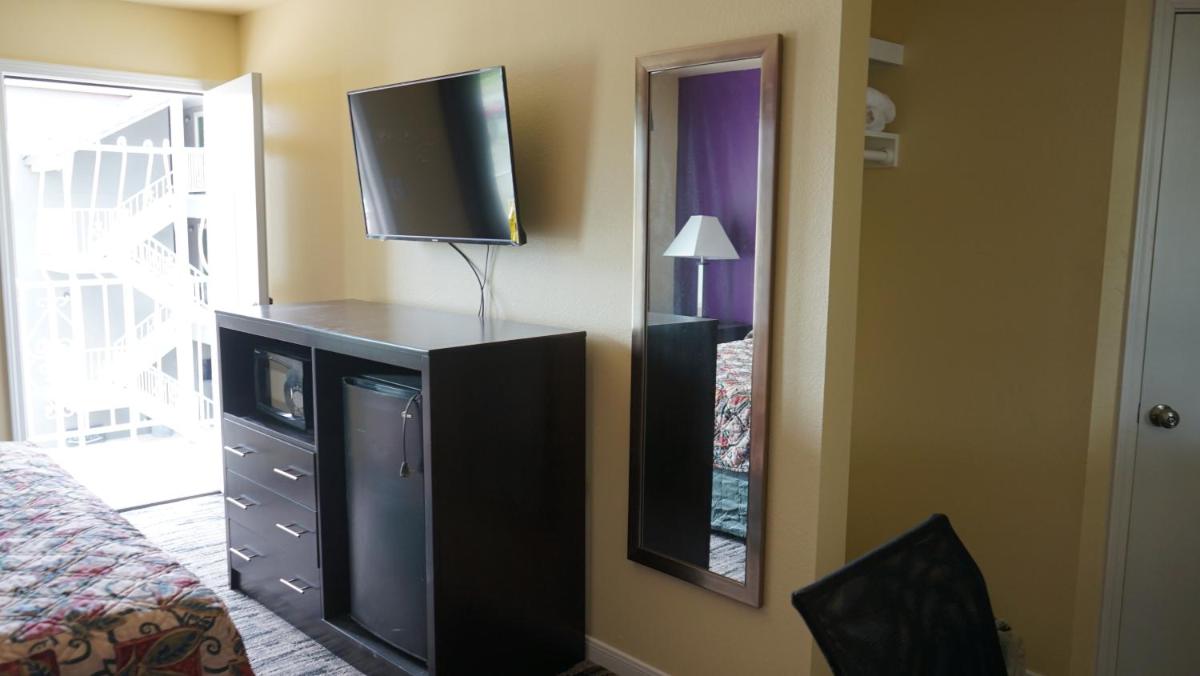 Village Motor Inn - Housity