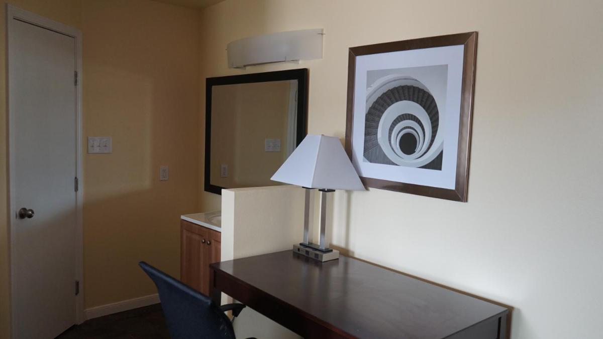 Village Motor Inn - Housity