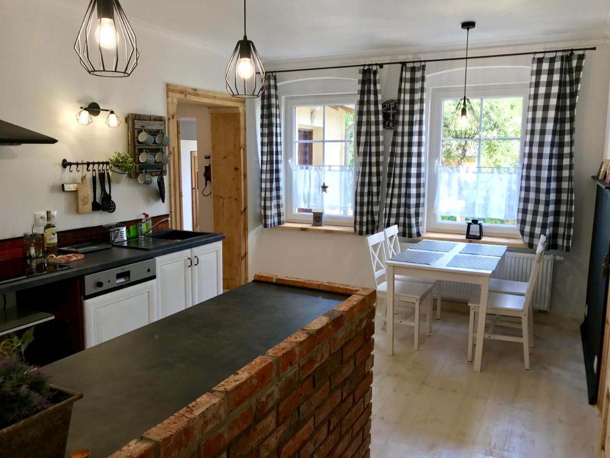 Apartamenty Sudeckie nad zalewem - Housity