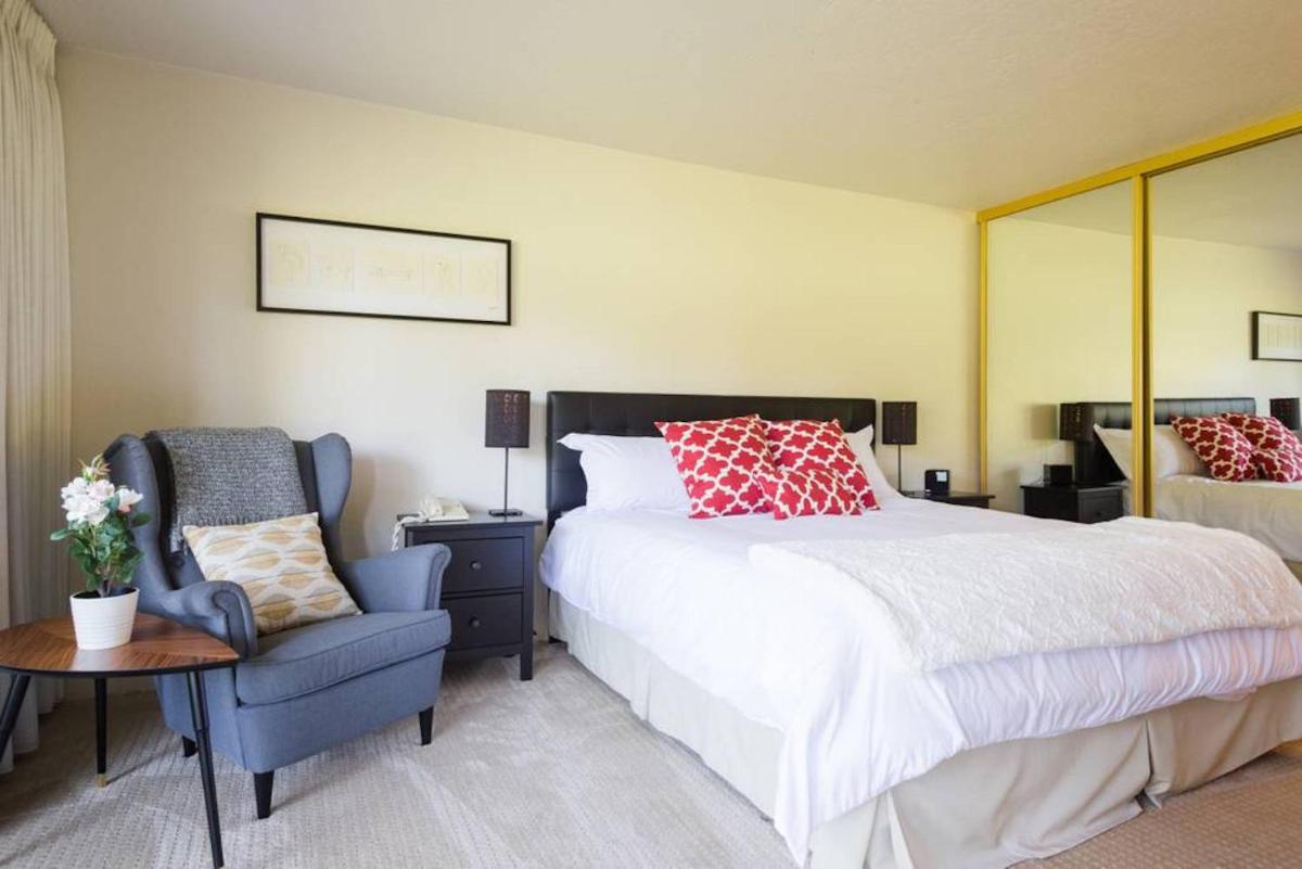 ★ Amazing 1 BD Apt. Million $ View on Golf Course ★ - Housity