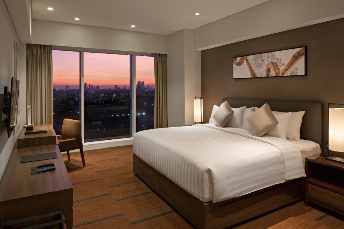 Oakwood Hotel & Residence Surabaya - Housity