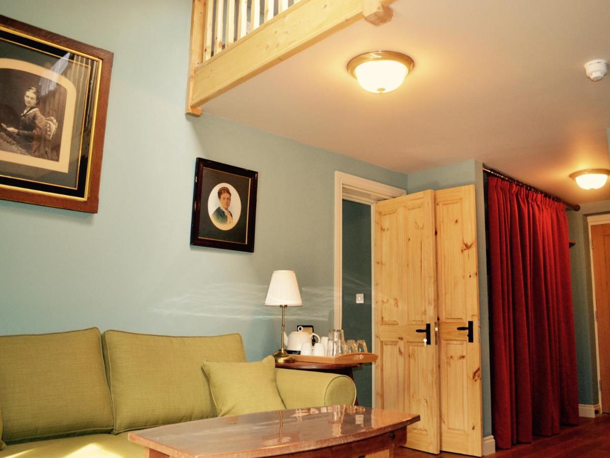 The Blackboys Inn - Housity