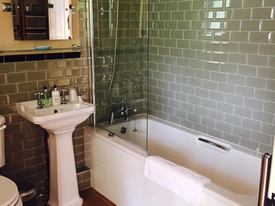 The Blackboys Inn - Housity