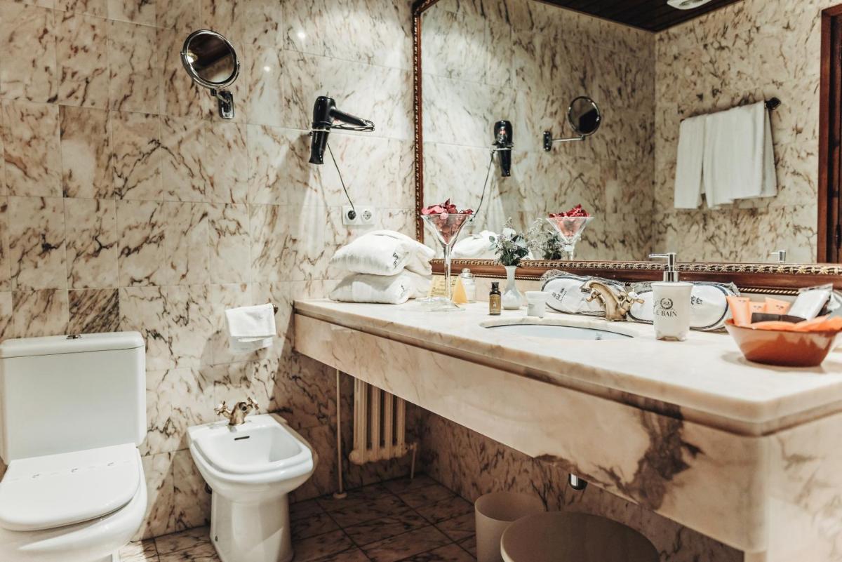 Un baño de Rigat Park & Spa Hotel - Adults Recommended