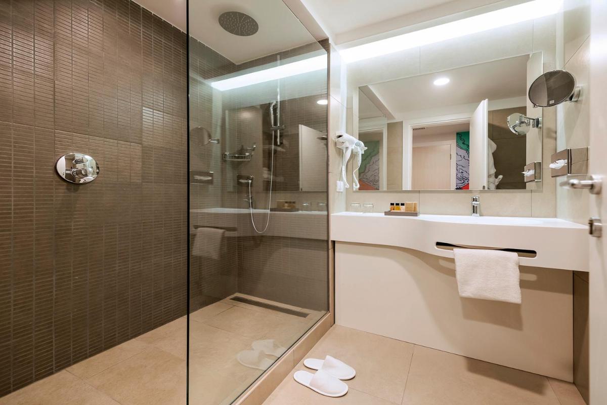 Holiday Inn Naples, an IHG Hotel - Housity