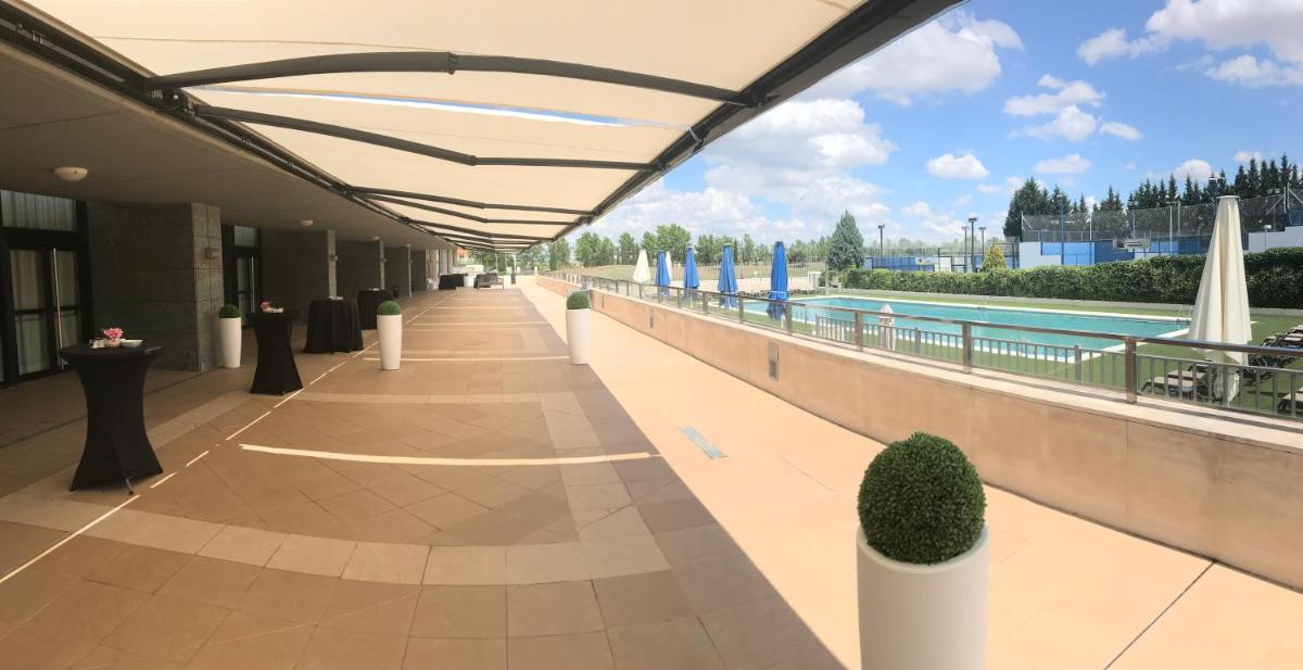 Piscina en o cerca de Occidental Aranjuez