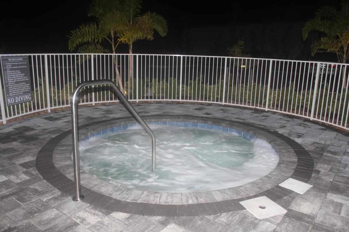 Carlisle Inn Sarasota - Hizvo