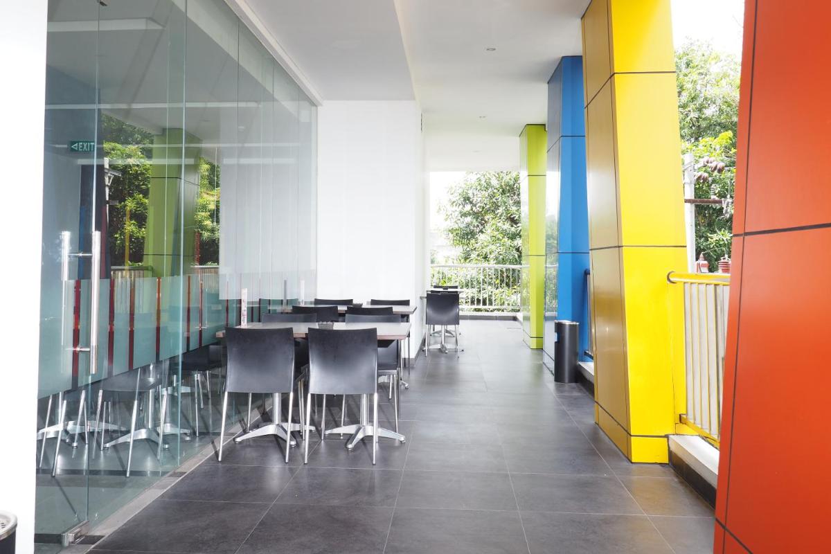 Amaris Hotel Sriwedari Solo - Housity