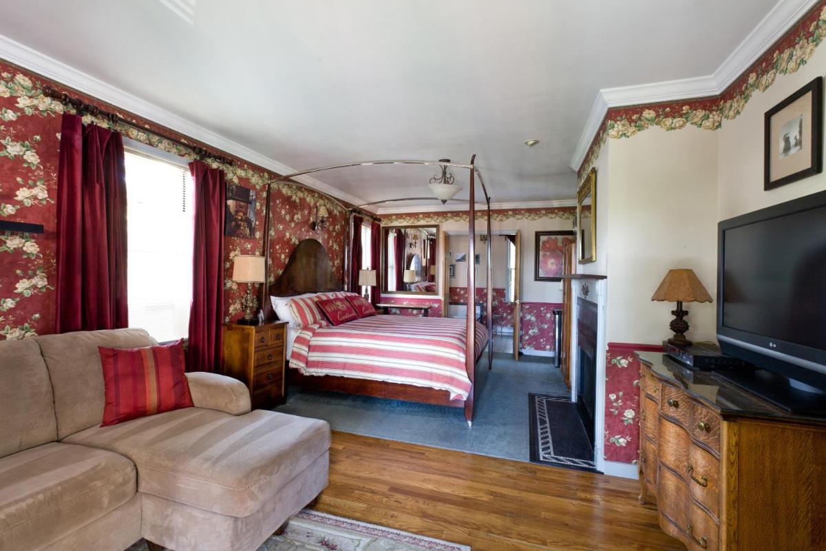 The Reynolds Mansion - Housity