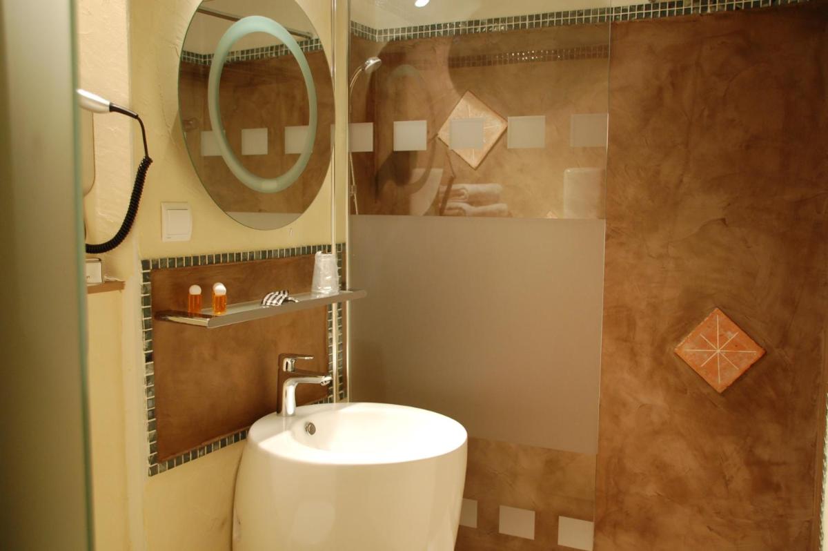 Salle de bains dans l'établissement Le Belvedere