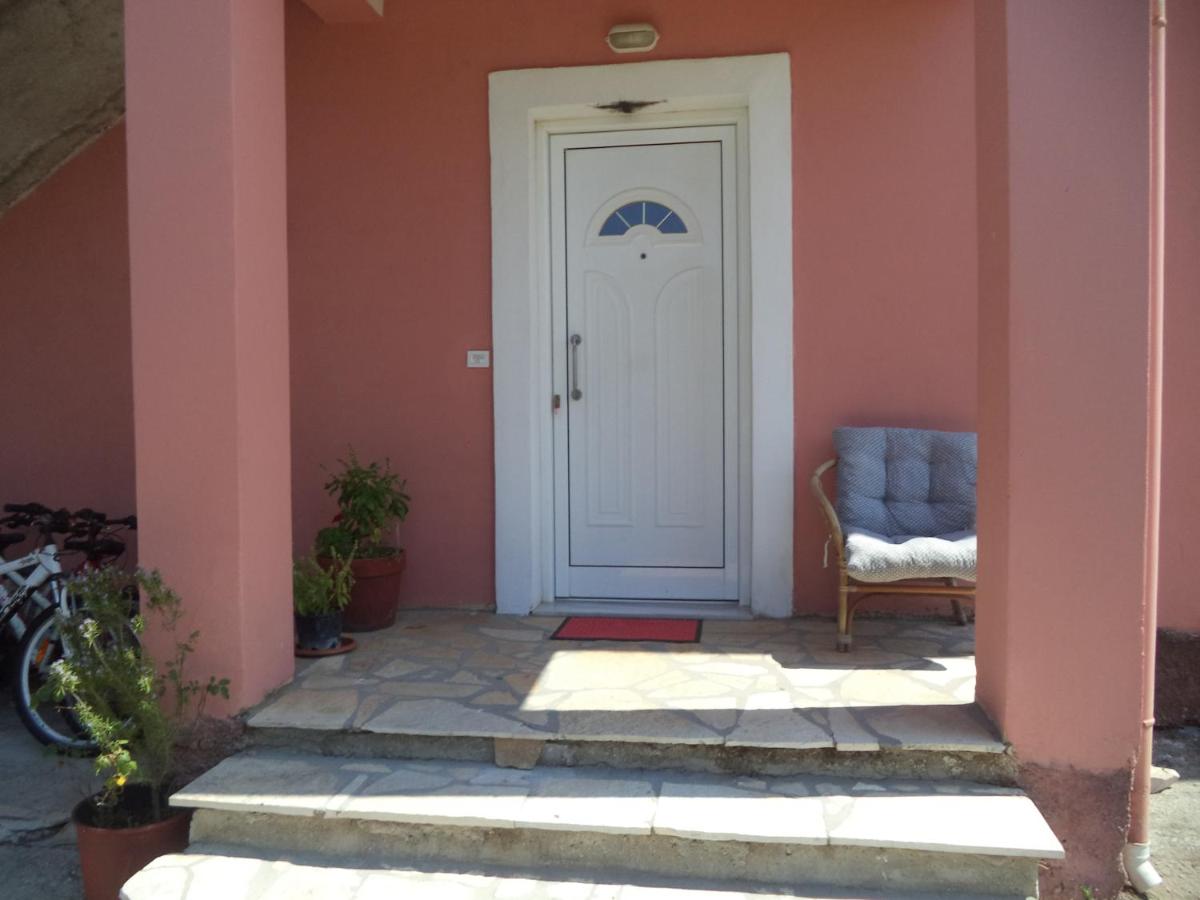 Karoubis Studio - Housity