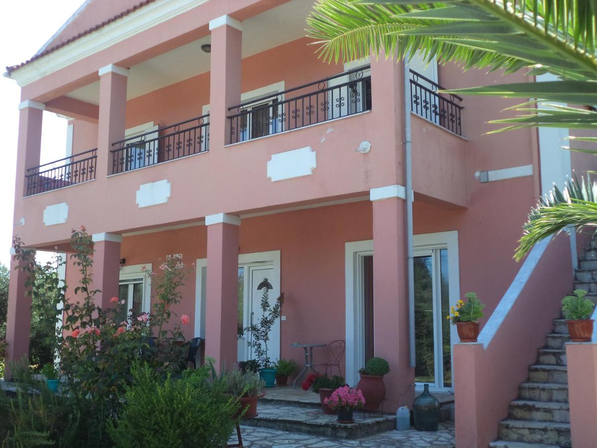Karoubis Studio - Housity