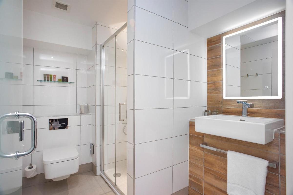 Ten Hill Place - Housity