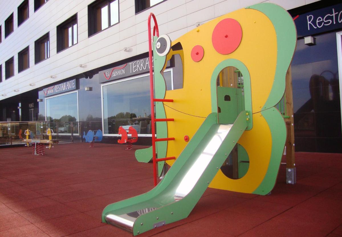 Zona de juegos infantil en Dña Monse Hotel Spa & Golf