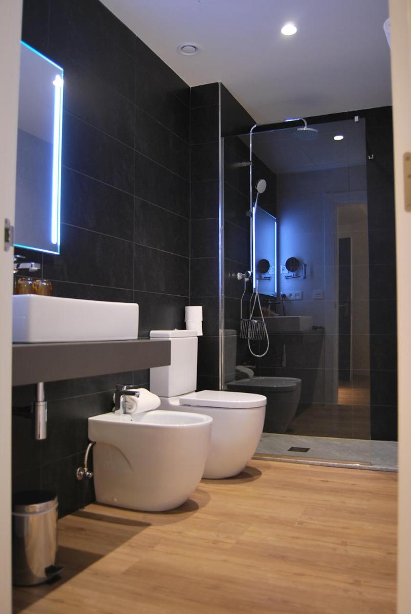 Un baño de Hotel Pompaelo Plaza del Ayuntamiento & Spa