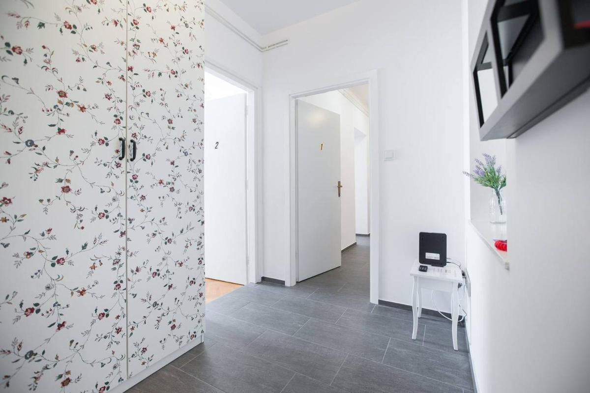 Oberiter Apartments - Center of Zagreb, Fast WiFi, AC, Kitchen, Parking - Housity