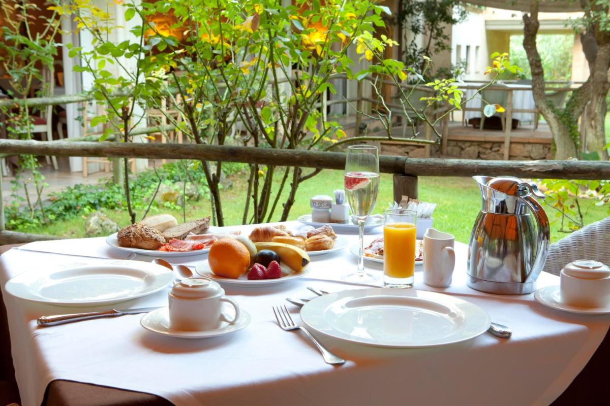 Comida en o cerca de este hotel