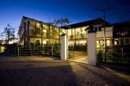 The Lion Inn - Housity