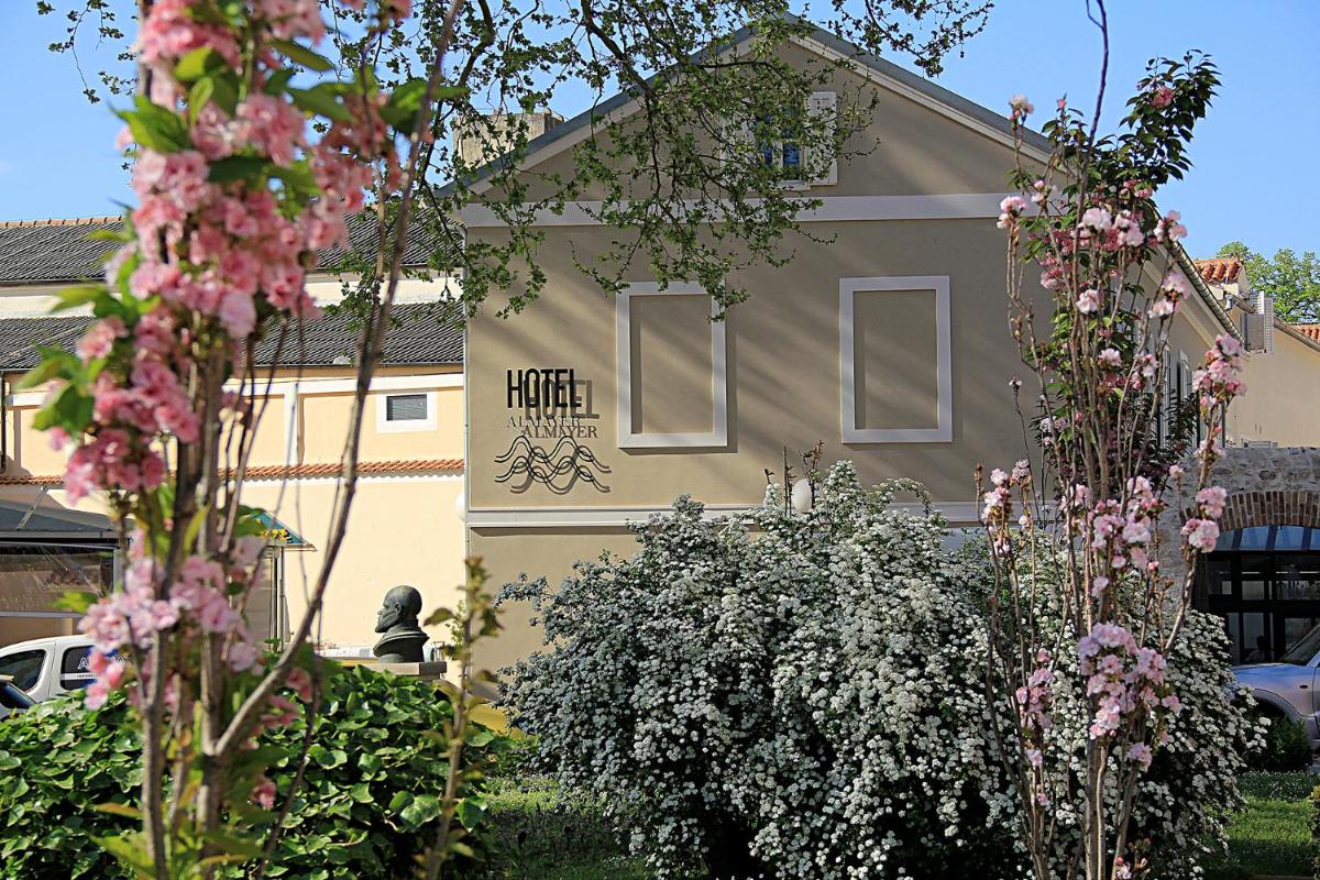 Almayer Art & Heritage Adults Only Hotel and Dépendance rooms - Housity