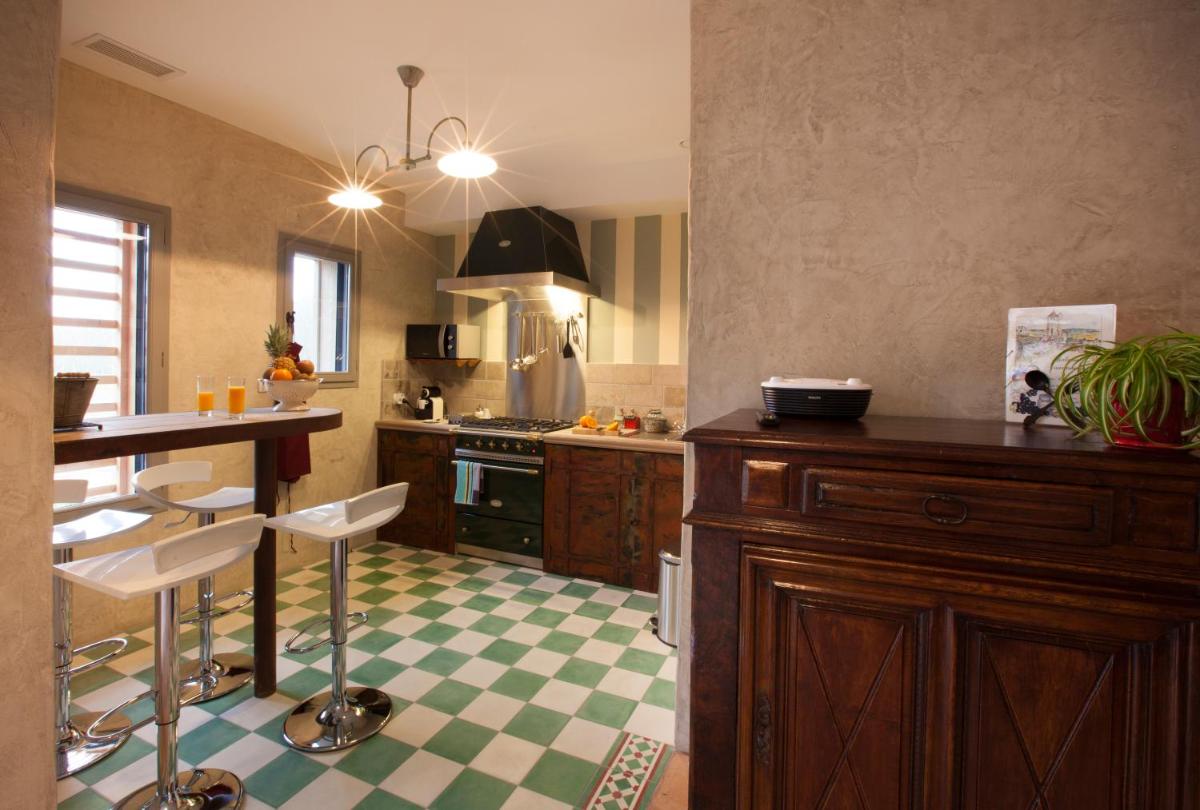 Cuisine ou kitchenette dans l'établissement Hôtel-Spa Le Saint Cirq