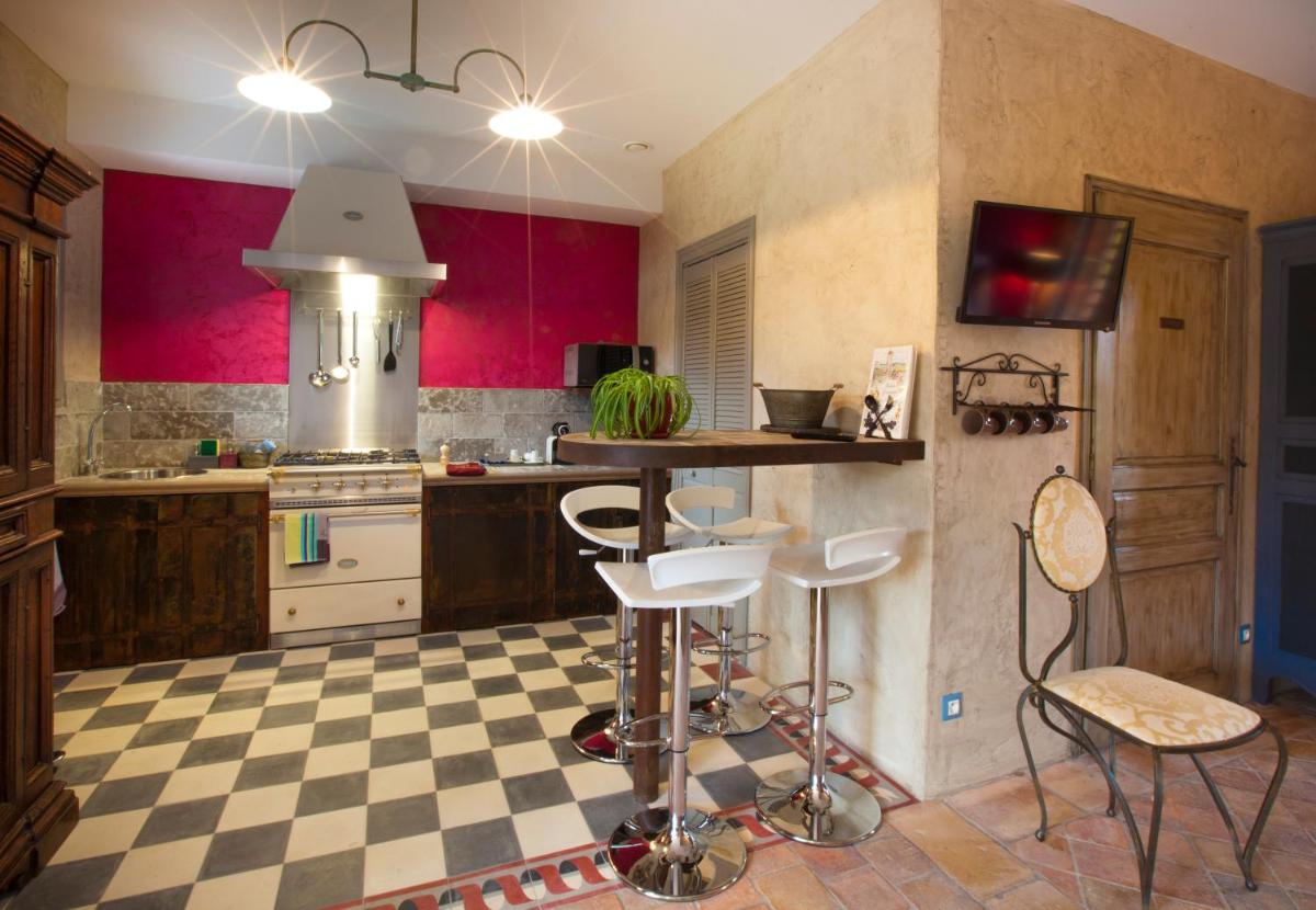 Cuisine ou kitchenette dans l'établissement Hôtel-Spa Le Saint Cirq