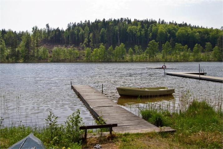 Semestervilla vid sjö - Housity