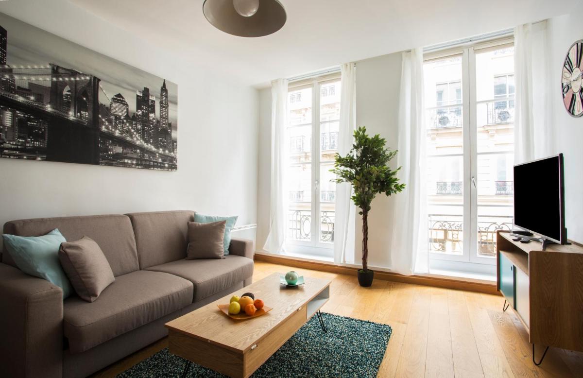 Rue du Temple - Le Marais with AC - Housity