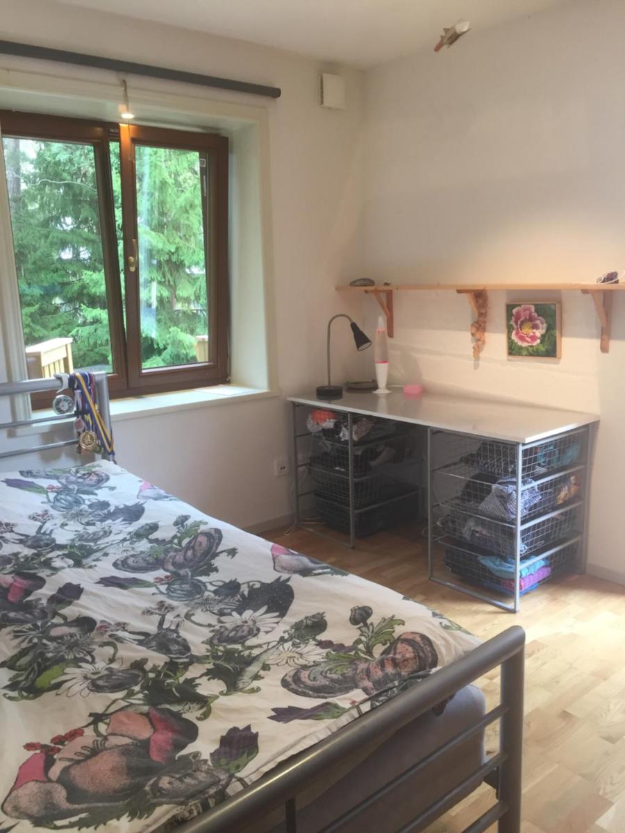 Wonderful wooden house next to lake and Stockholm archipelago - Housity