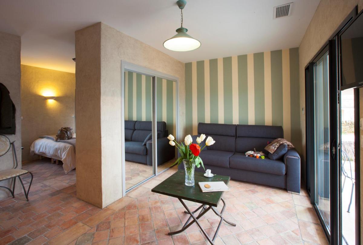 Coin salon dans l'établissement Hôtel-Spa Le Saint Cirq
