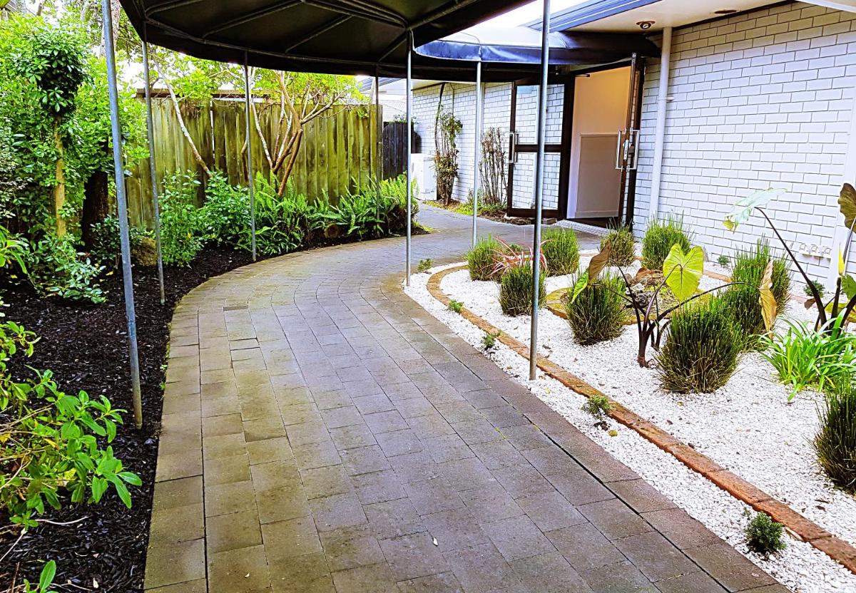 Airport Garden Inn Hotel & Conference Centre - Housity