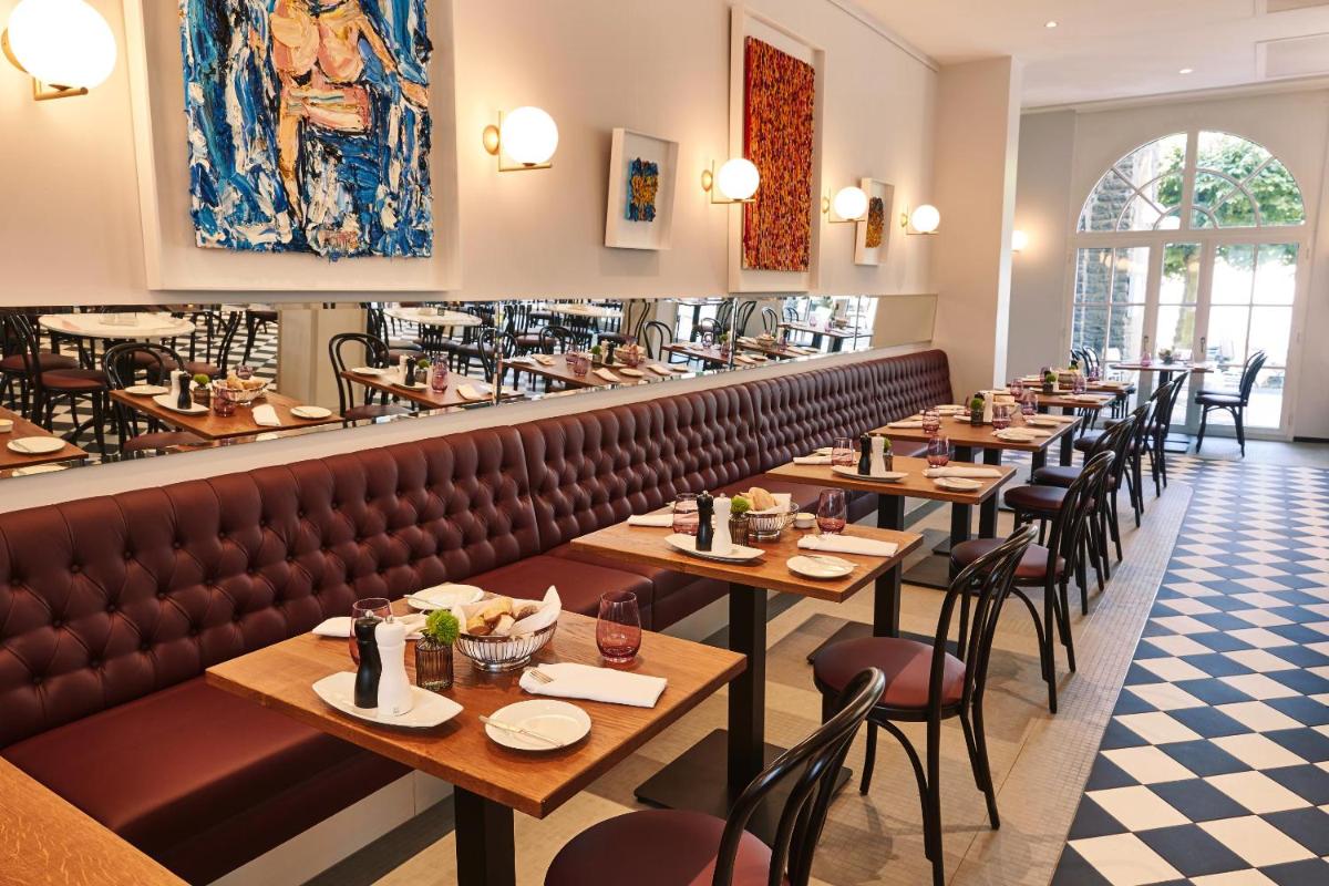 Ein Restaurant oder anderes Speiselokal in der Unterkunft Steigenberger ICON Grandhotel & Spa Petersberg