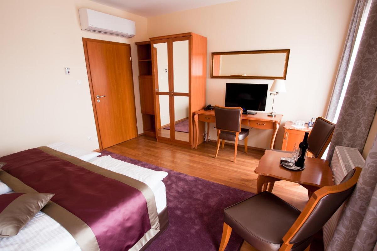 Pannonia Hotel - Housity