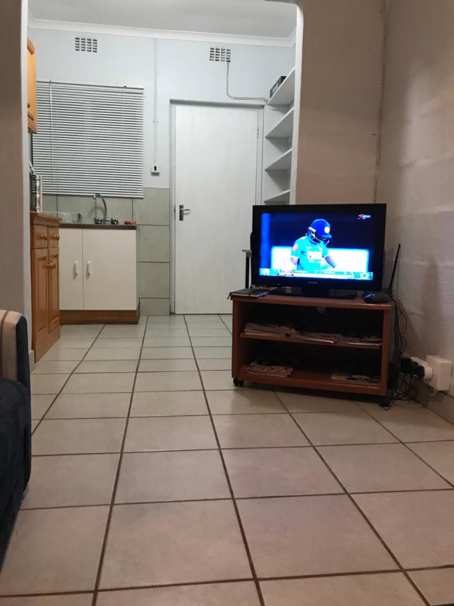 Ian and Pam's Flatlet - Housity