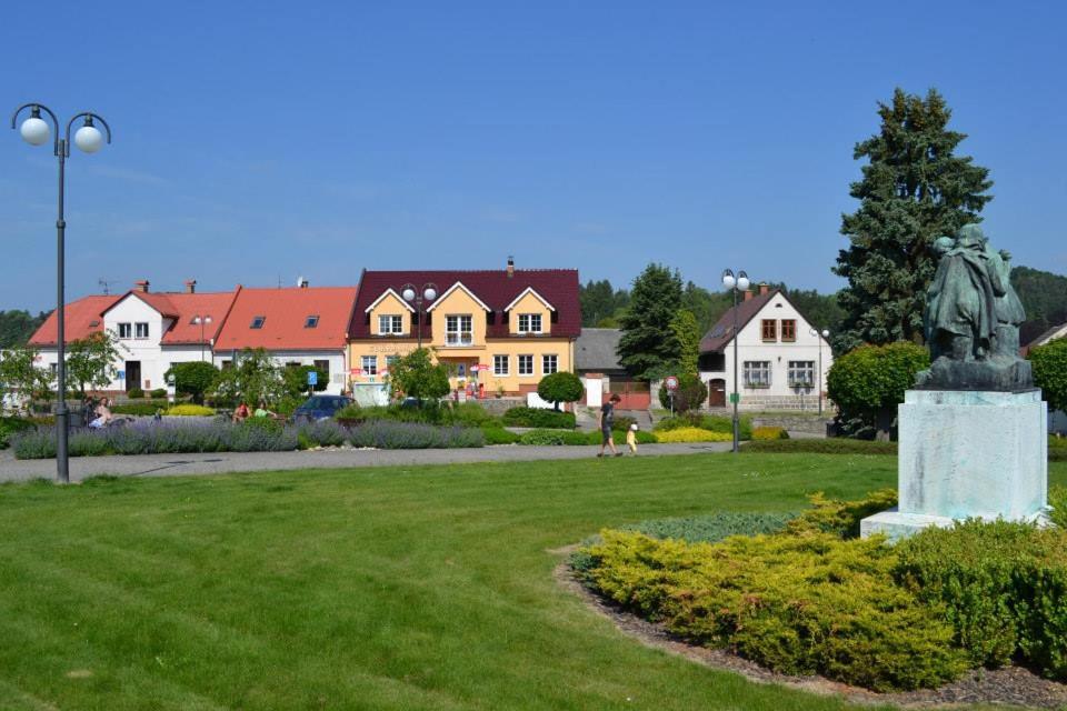 U Rozhovoru - Housity