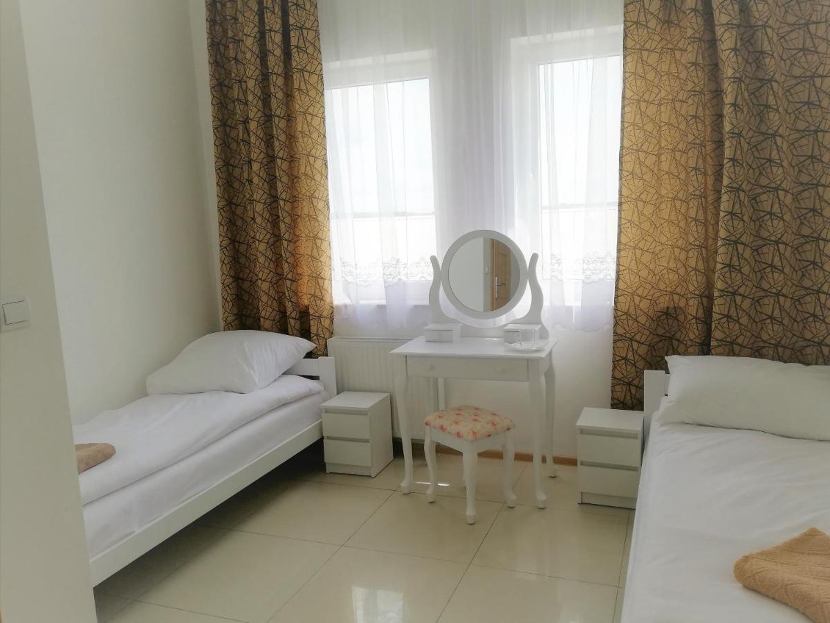 Hostel Wólka Kosowska z prywatnymi łazienkami - Housity