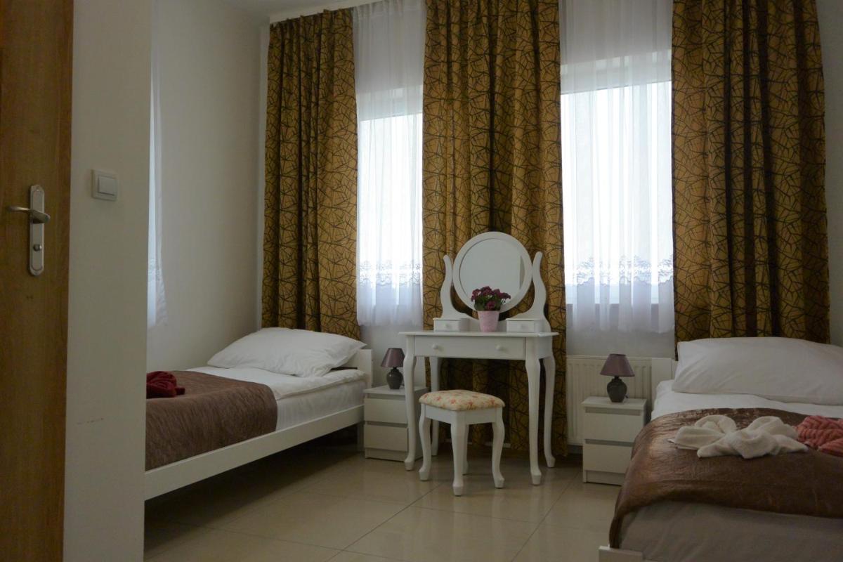 Hostel Wólka Kosowska z prywatnymi łazienkami - Housity