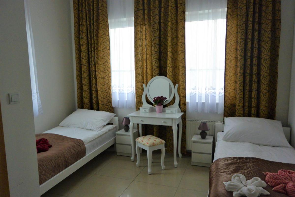 Hostel Wólka Kosowska z prywatnymi łazienkami - Housity